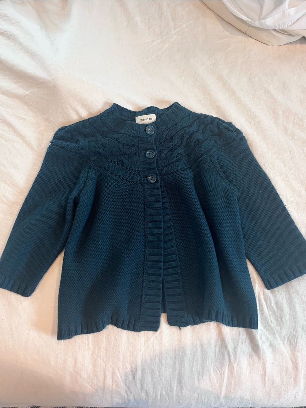 Cozy coastal outfit: chunky fisherman knit cardigan with barrel leg denim. - Picture 4 of 5